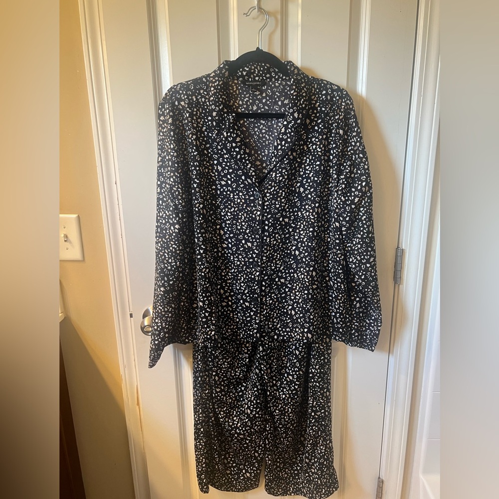Banana Republic Satin pajamas-Size L